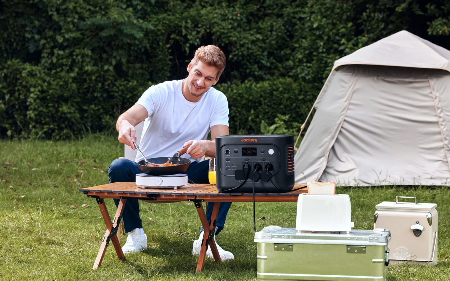 Jackery Explorer 2000 Plus v2 beim Camping